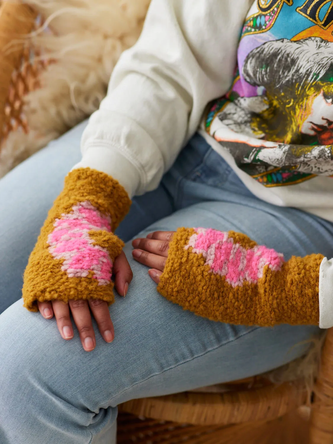 Daisy Wristlets Pattern