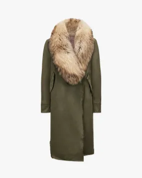 Icon-Parka mit abnehmbarem Navajo-Gilet und Waschbärbesatz von Bazar Deluxe