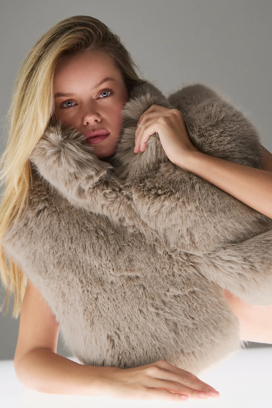 Opulent Faux Fur Cropped Vest - Oat